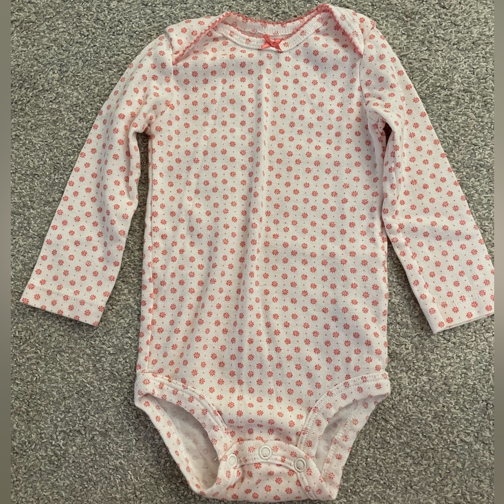 5 for $10🟢 Carter’s Floral Bodysuit. Size 12M. EUC.